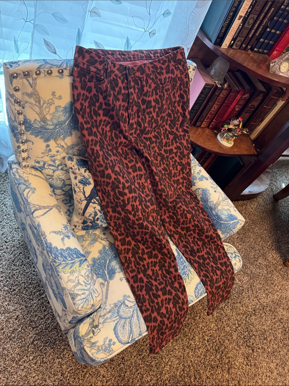 Women's Skinny Leopard Print Pants in Dark Pinkish and Black Size 11-12